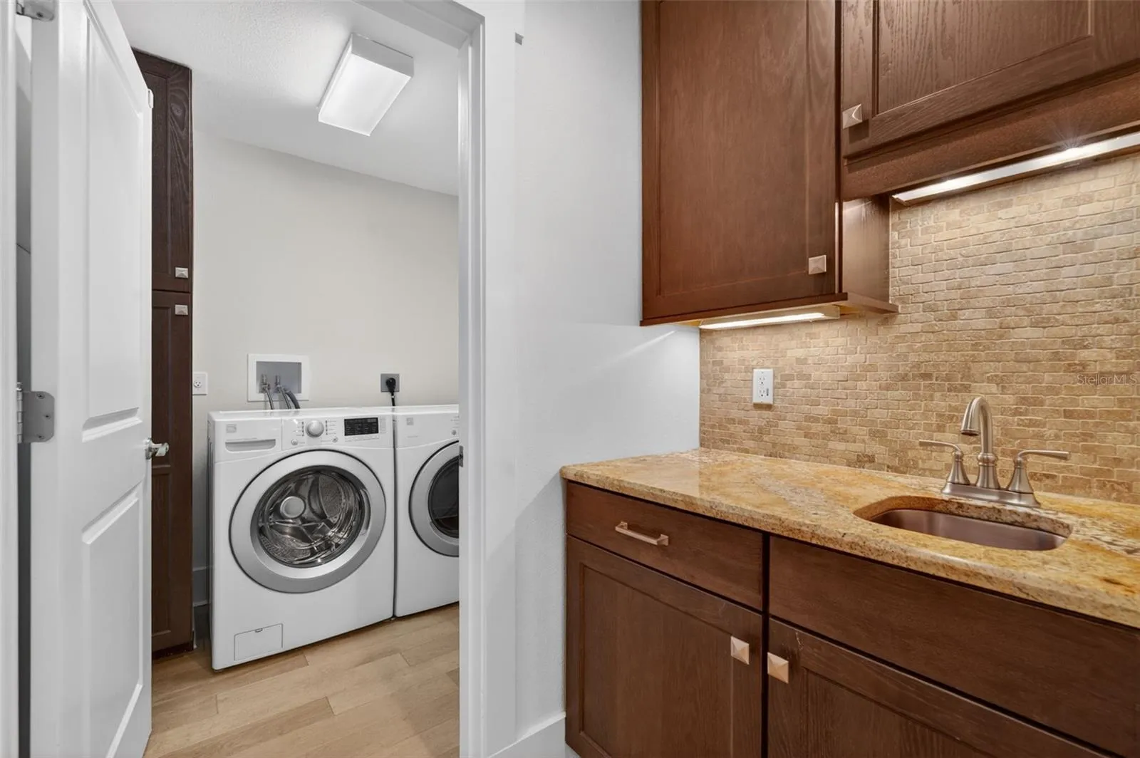 Wet bar off of kitchen