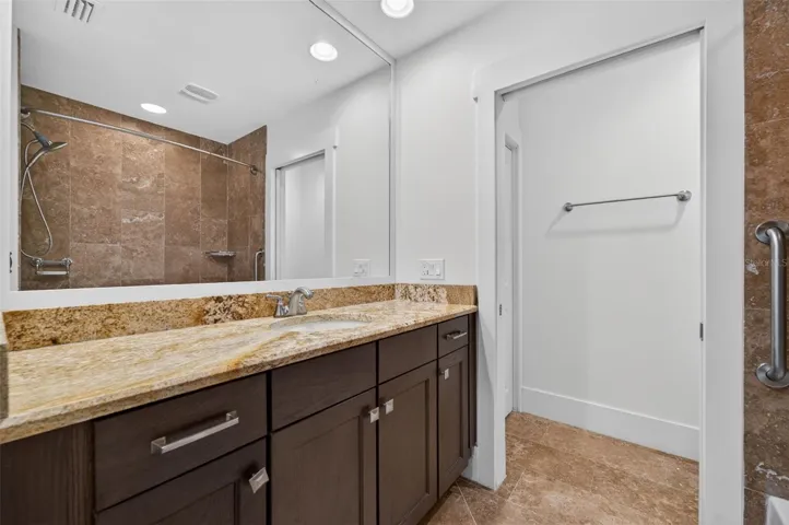 En-suite bathroom
