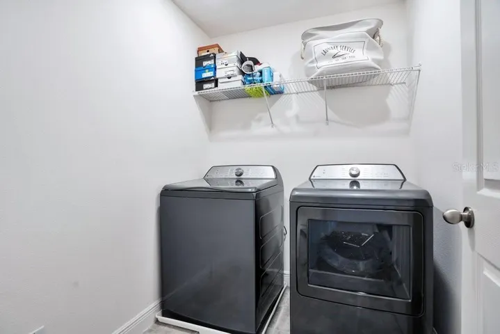A nearby CONVENIENT LAUNDRY ROOM includes the washer and dryer.