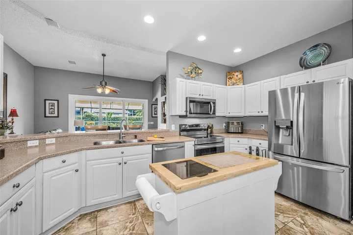 Open Kitchen with room for island (moveable)