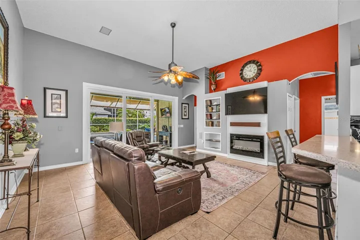 Spacious Great Room and Breakfast Bar