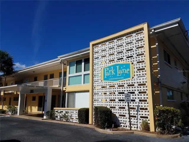 Retro Chic Sarasota Style at Park Lane!