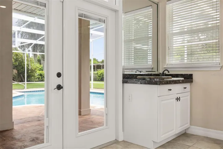 Built in wet bar