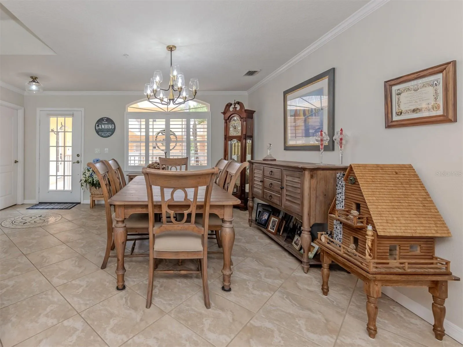 Dining room, entry