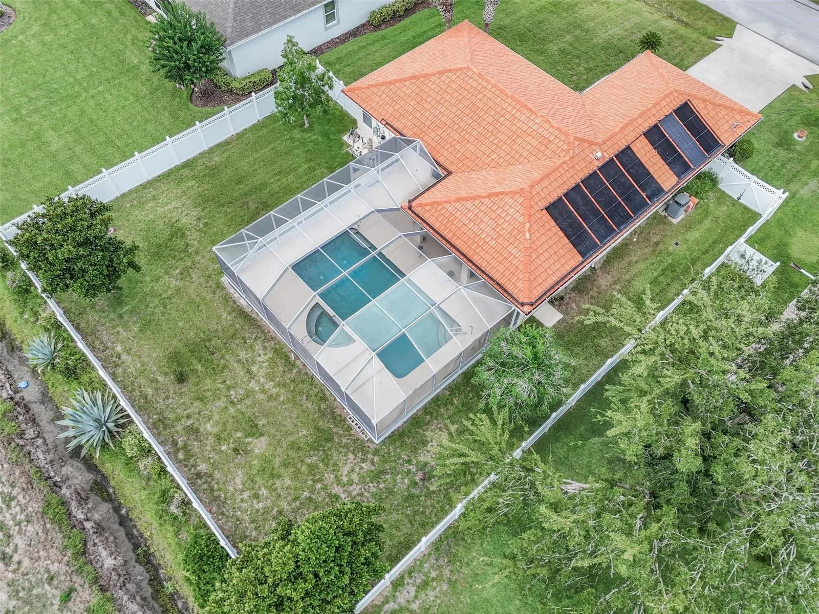 Aerial view of fenced yard