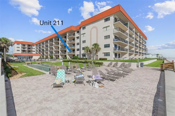 Unit Location Poolside