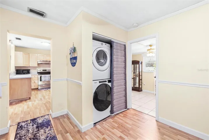 Dinette/laundry/office