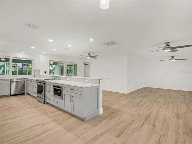 Kitchen/dining/living rooms