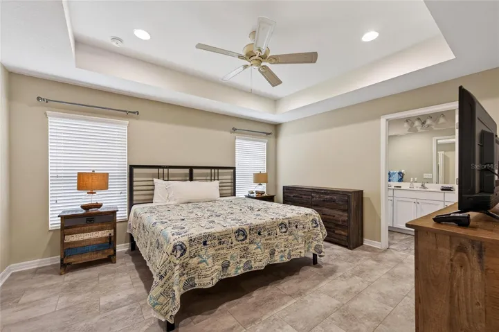 Mater Bedroom w/ walk-in closet