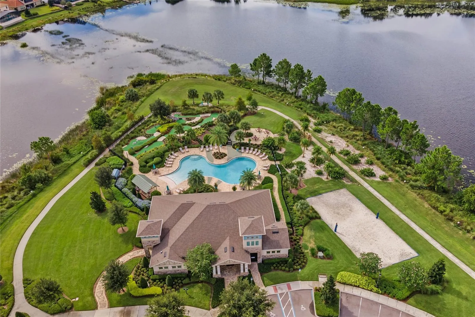 Amazing Lakefront Location
