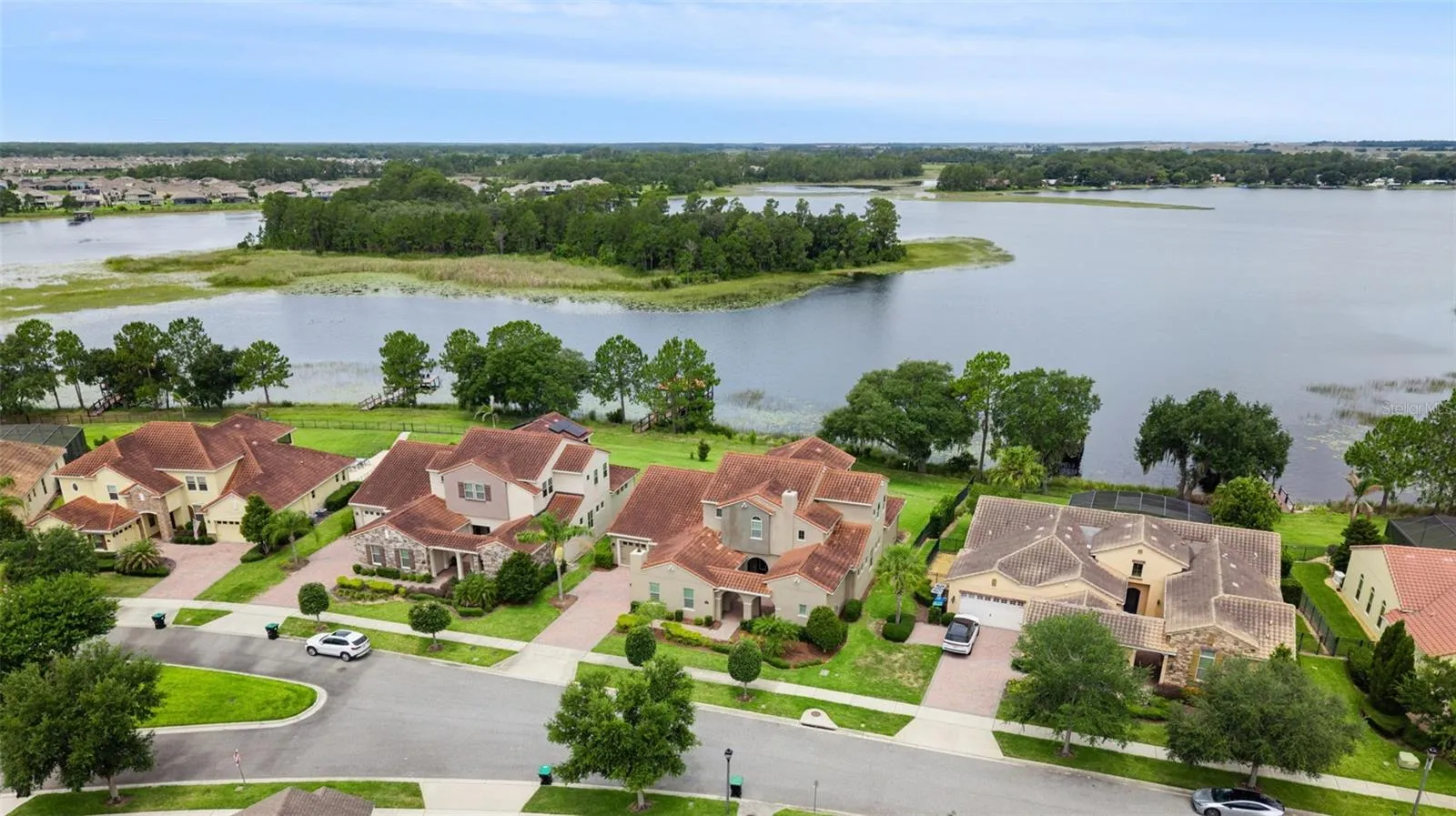 Amazing LONG Views of Lake!