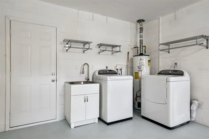 Laundry/Garage