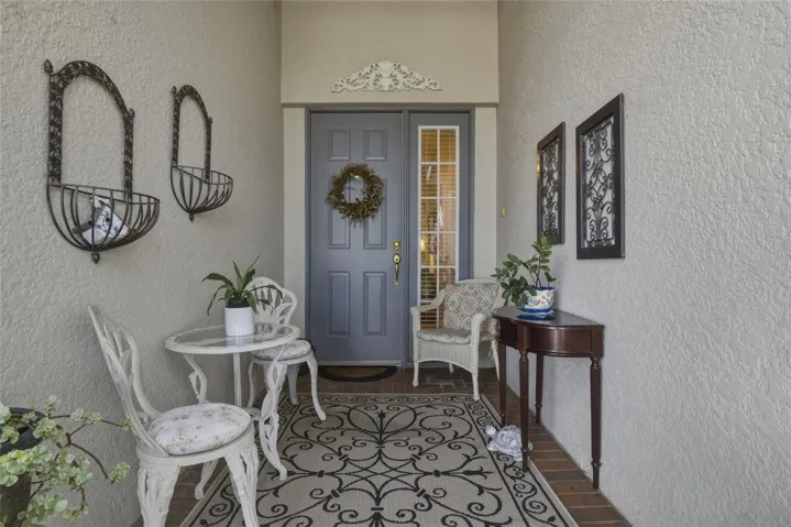 Front Porch/Entry