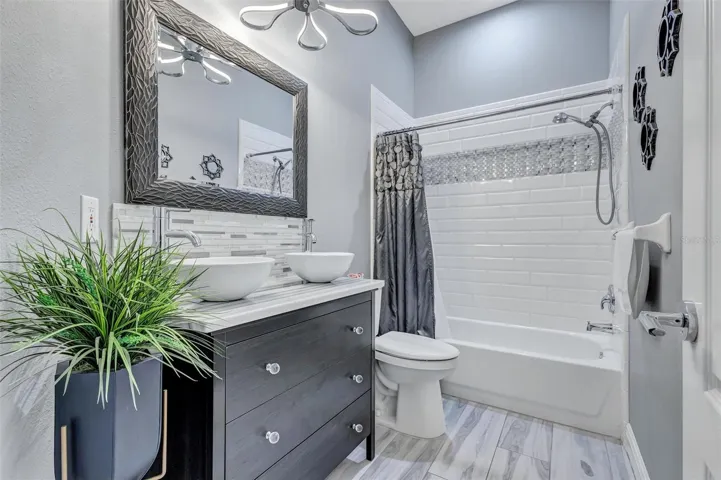 2nd Bathtroom
