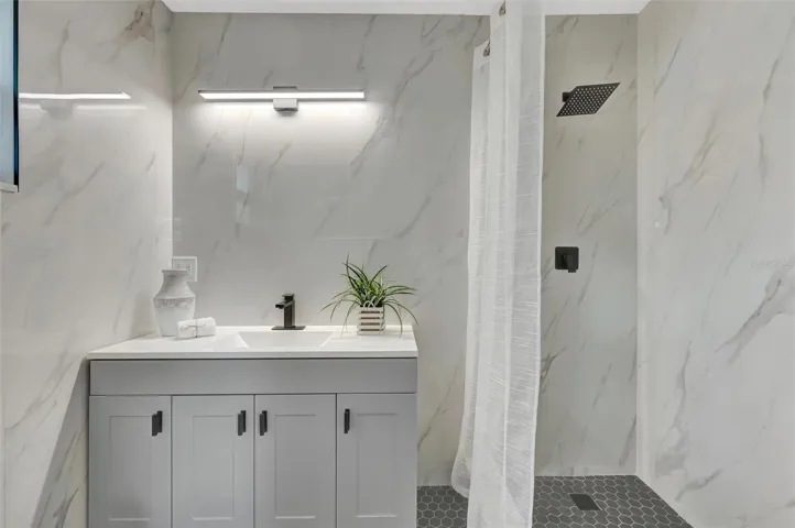 The en-suite bathroom