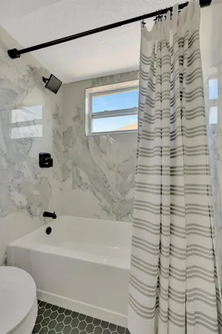 The hallway bathroom between the split guest bedrooms
