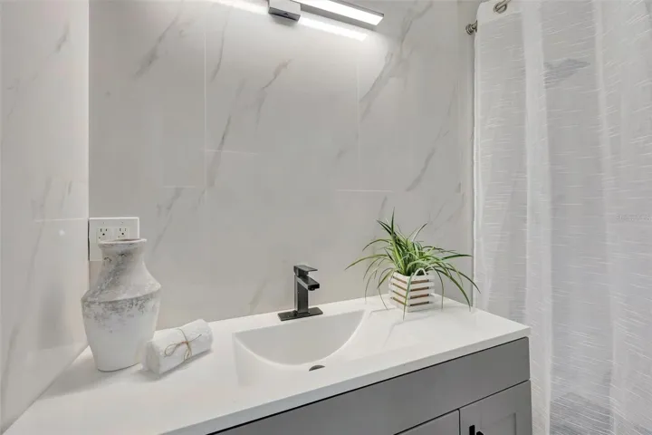 The en-suite bathroom