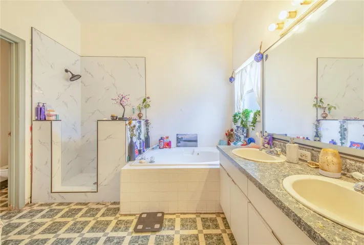 En-Suite Master Bathroom