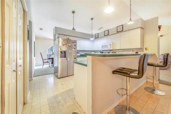 Kitchen/Breakfast Bar