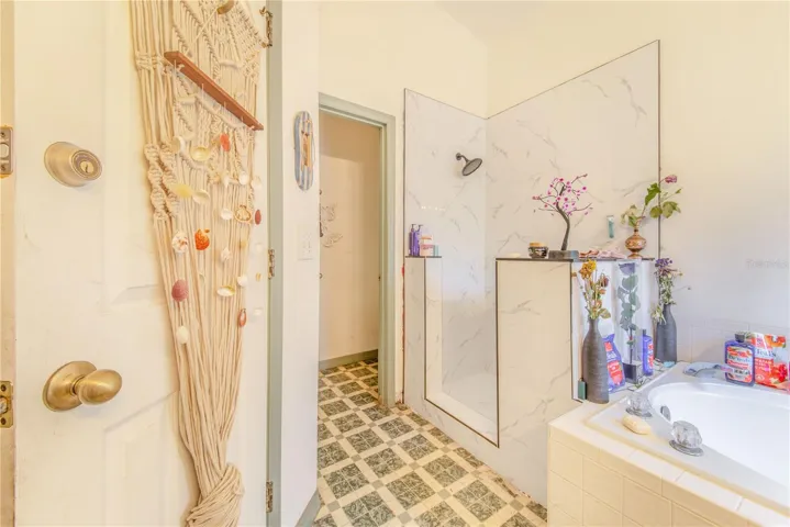 En-Suite Master Bathroom