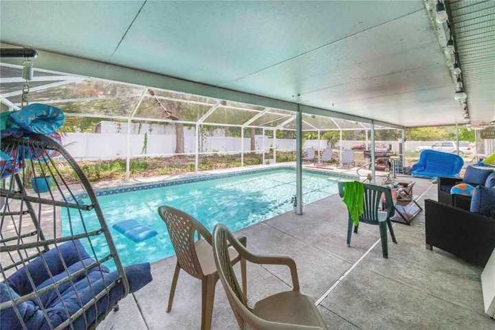 Screened-in Swimming Pool