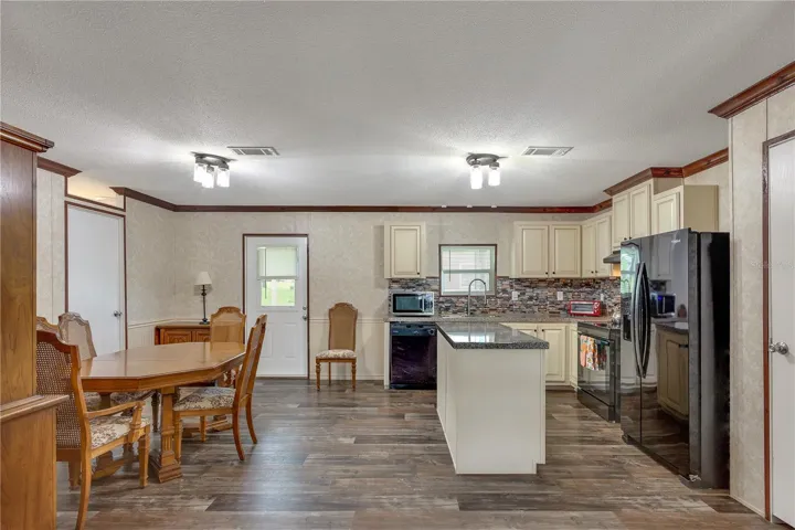 Open Flloor Plan Kitchen/Dining Room