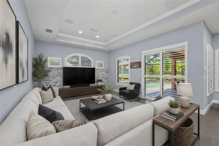 Spacious Family Room  with projector and screen for the best movie nights