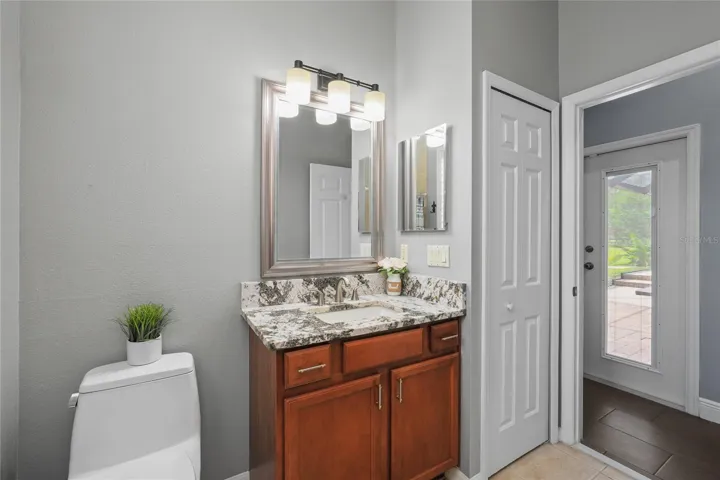 Bathroom 3 with access to the pool area