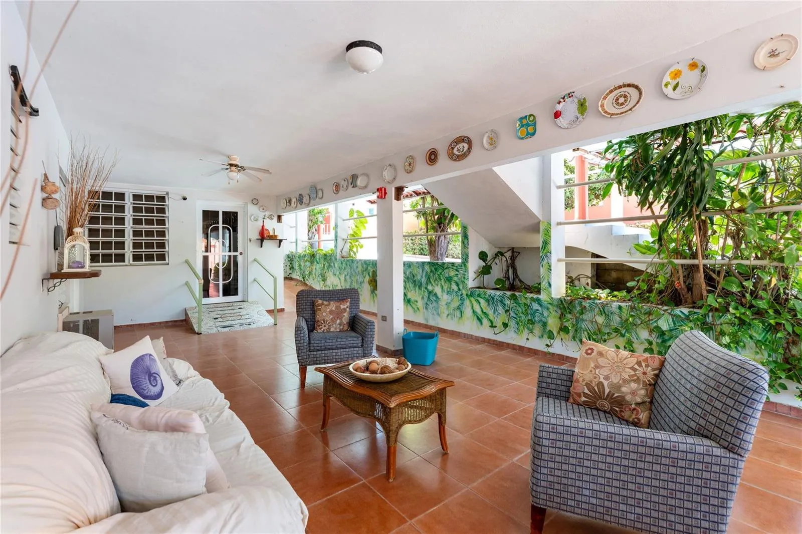 Entryway Terraza / waiting area