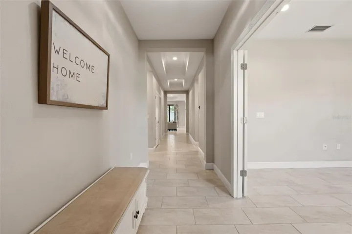 Entry/Den