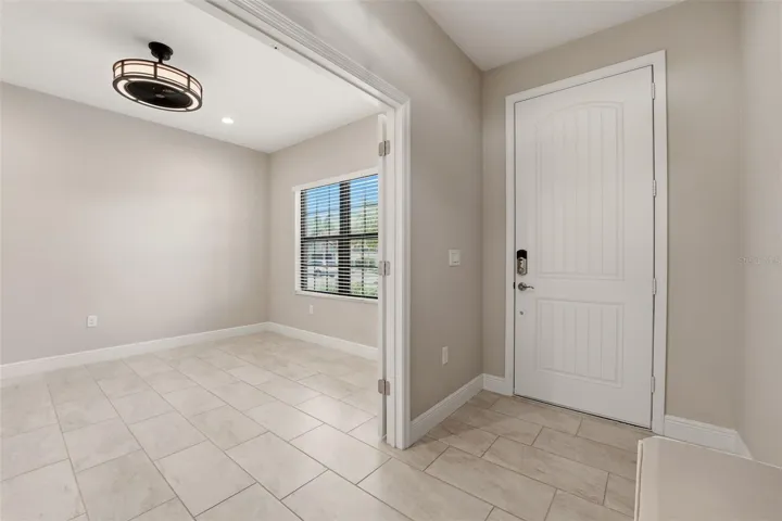 Entry/Den