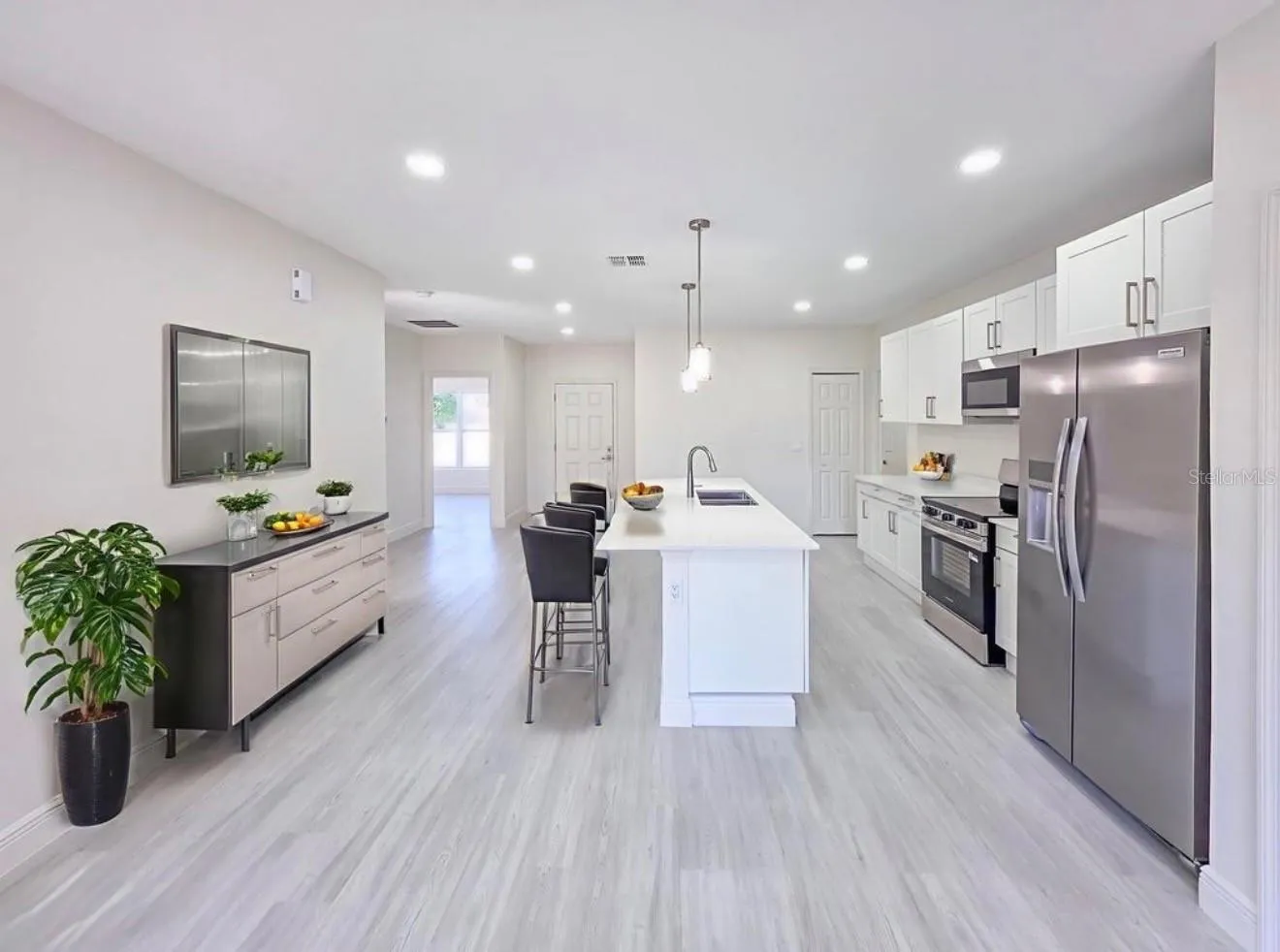Kitchen &amp; Dining