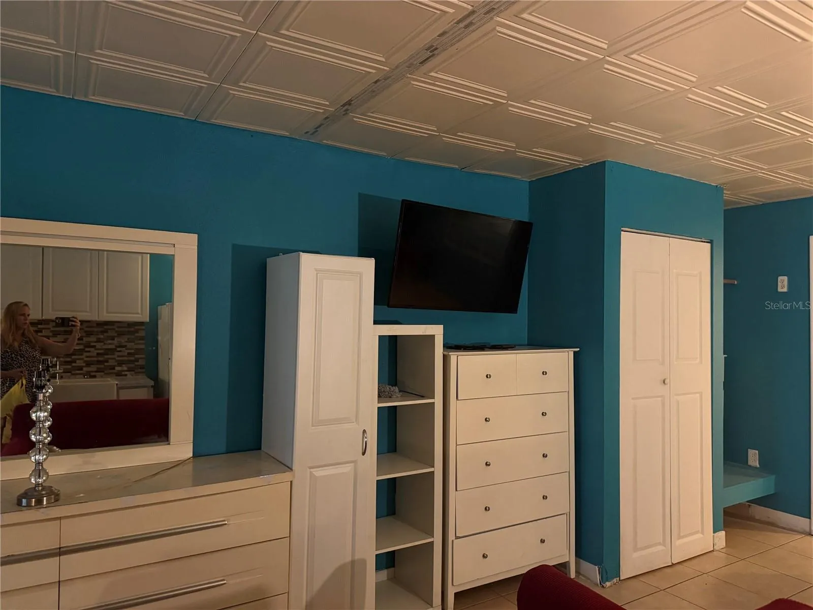 closet w doors and one with out