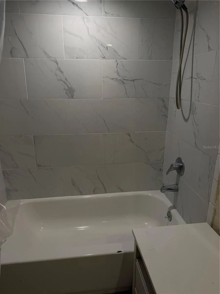 New tub and tile acchip in tub pictured