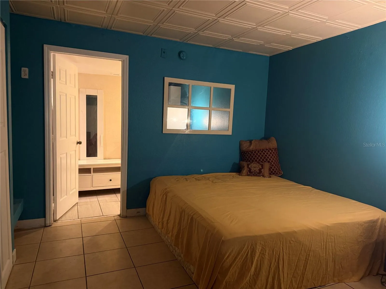 king bed included in sale