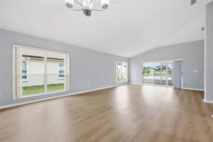 Vacant living/dining