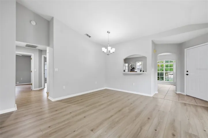 Vacant dining