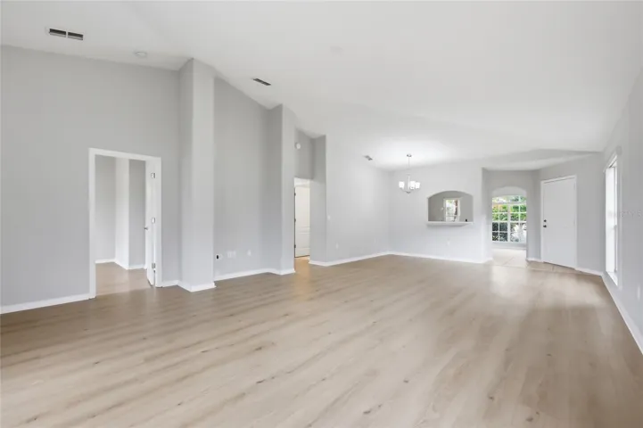 Vacant living/dining