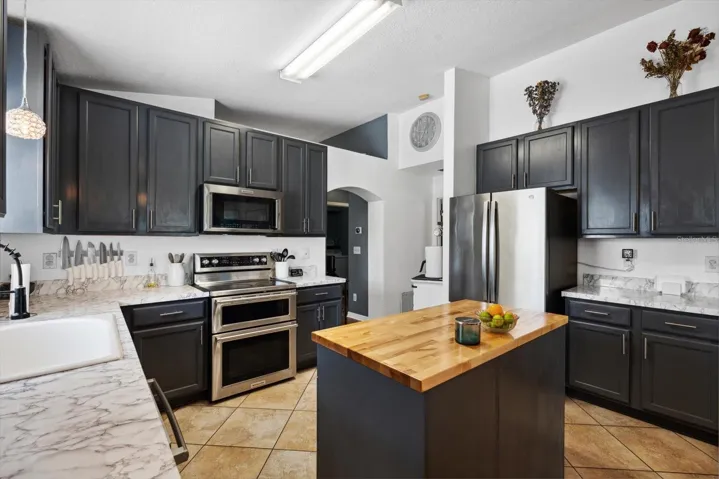 FULL KITCHEN VIEW