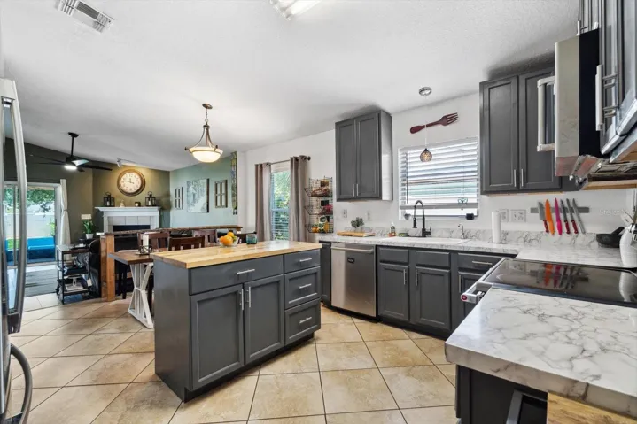 KITCHEN