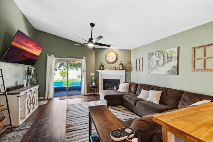 LIVINGROOM AND FIREPLACE