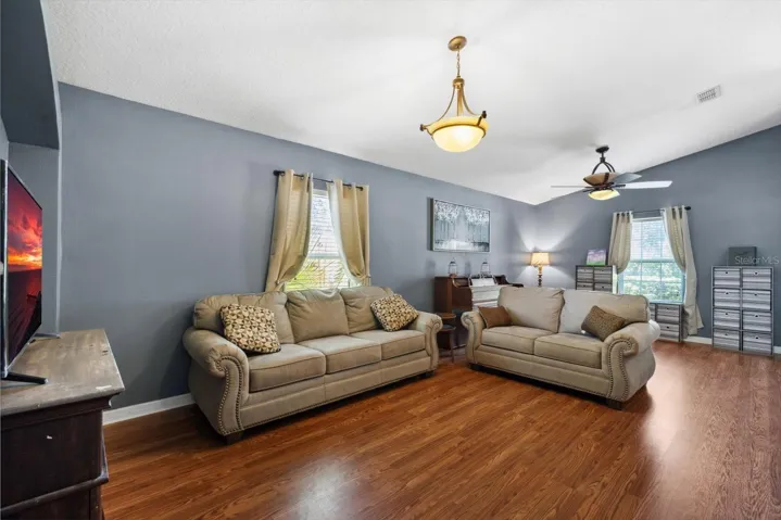 SECOND LIVINGROOM