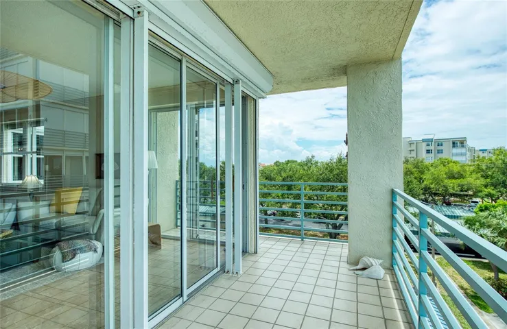 Large wrap around balcony for entertaining