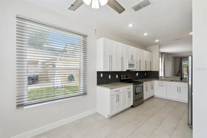 Eat-in Kitchen