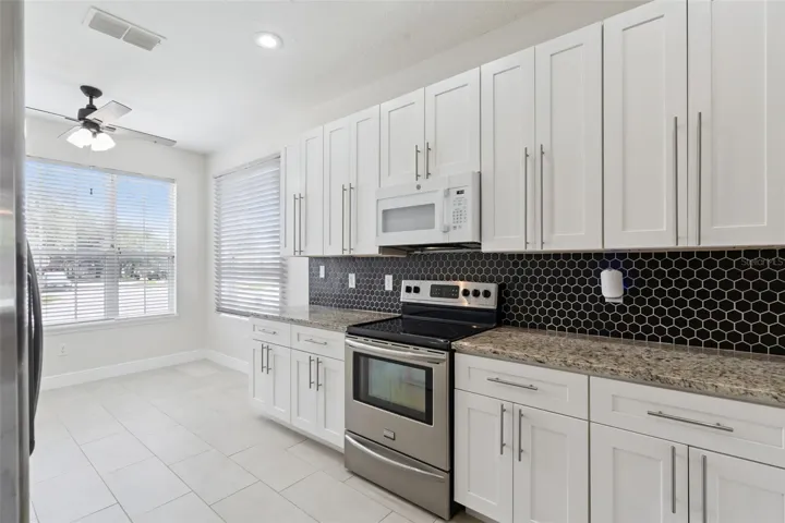 Eat-in Kitchen