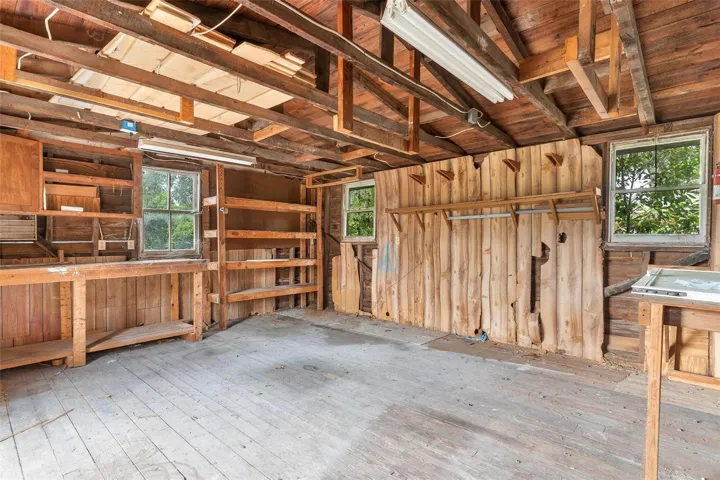 Detached Workshop Perfect place for a Man Cave or She Shed!