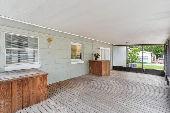 Screened Deck Great For Entertaining!