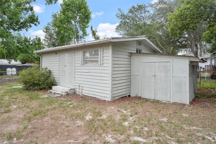 Detached Workshop great for Handyman!