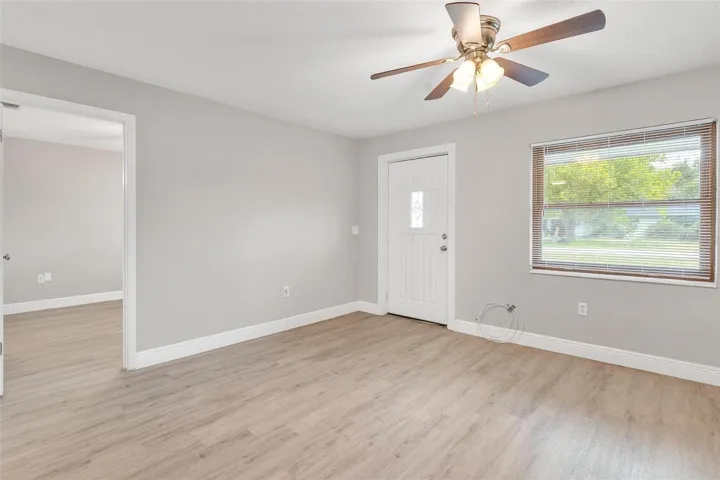 Bright, spacious Living Room