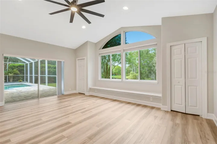 Bonus Room - access pool